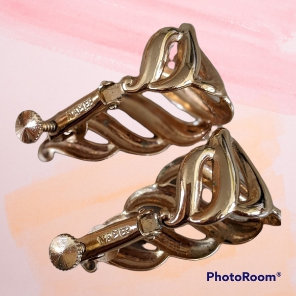 ⭐Napier vintage lever back gold tone earrings - Picture 2 of 2